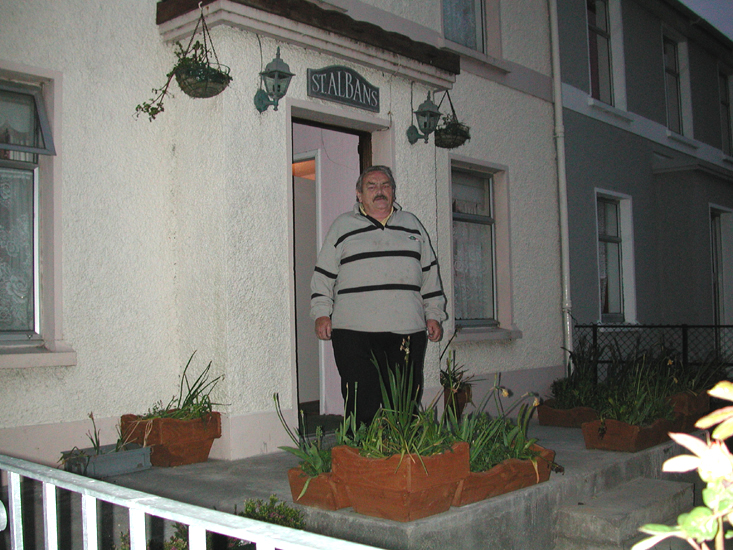 Mossy Bradfield at his house in Kinsale 2.jpg 412.1K